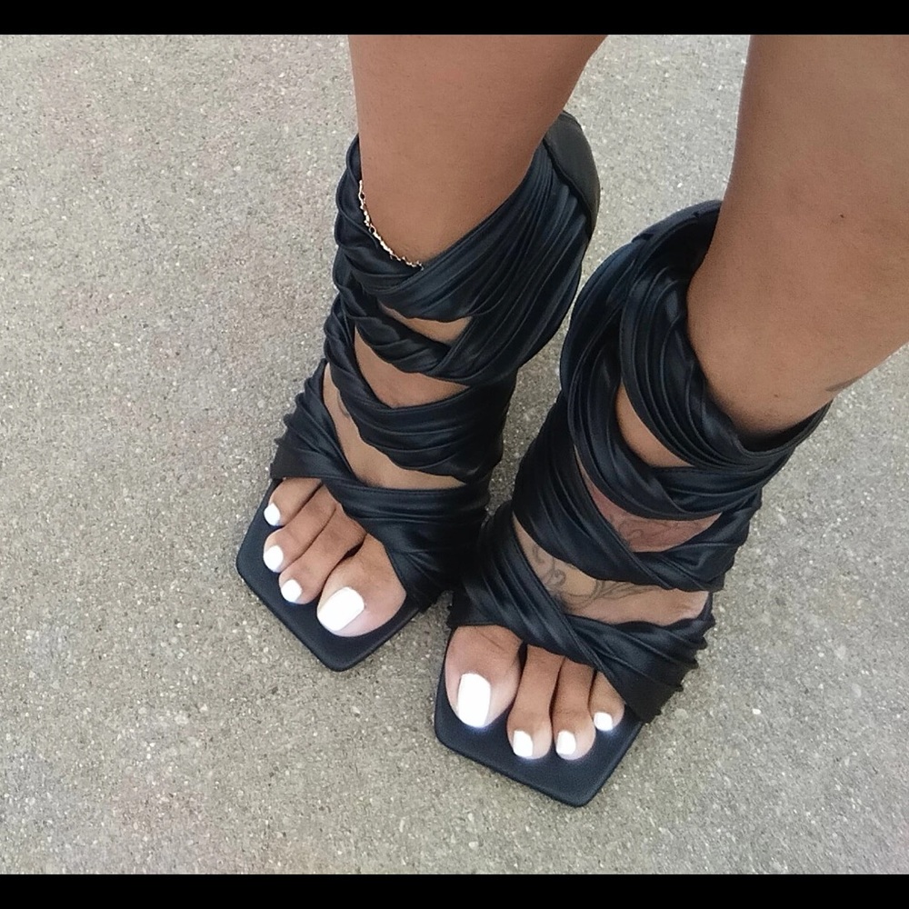 KNOT TWISTED BLACK